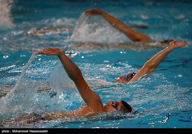 تمرین پرفشار شناگران در استخر آزادی