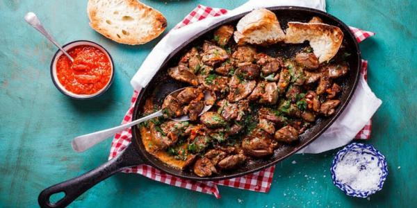 طرز تهیه خوراک جگر مرغ با سیب زمینی؛ یک غذای ساده اما انرژی بخش