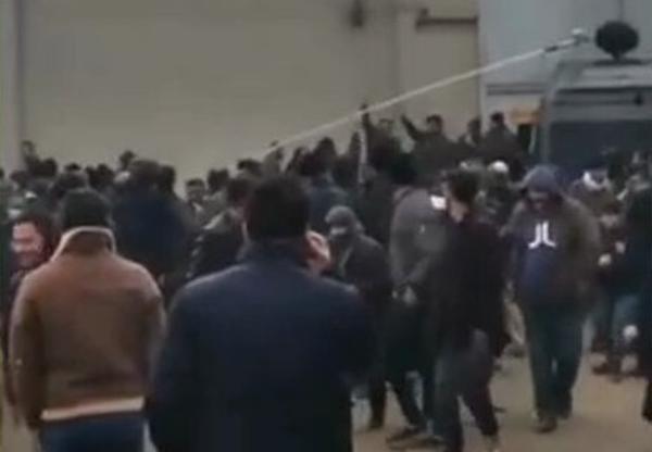 استفاده پلیس از آبپاش در شهر زلزله زده خوی استفاده پلیس از آبپاش در شهر زلزله زده خوی
