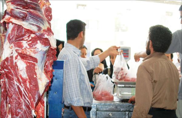 ببینید ، گوشت گرم گوسفند و گوساله از فردا در میادین عرضه ببینید ، گوشت گرم گوسفند و گوساله از فردا در میادین عرضه می گردد ، قیمت بین 215 تا 232 هزار تومان