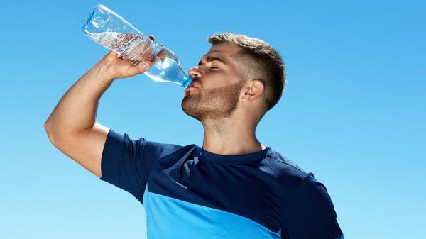 فواید شگفت انگیزِ خوردن آب قبل از غذا