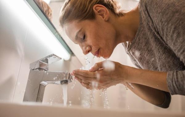 4 نکته مهم و کاربردی درباره شستن صورت جوش دار