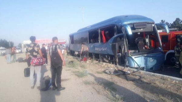 مرگ 2 تن و مصدومیت 12نفر در برخورد اتوبوس با نیوجرسی در بزرگراه تهران، قم